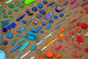 Kunststoff, Plastik in allen Farben